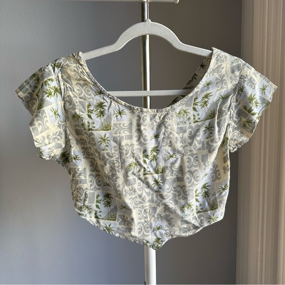 NWOT UO Renewal Hawaiian Button Back Crop Top Tee in Cream - Picture 4 of 7